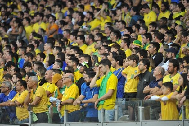 Fotos das torcidas de Brasil e Argentina, no Mineiro, no clssico vlido pela semifinal da Copa Amrica