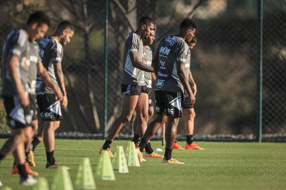 Nesta tera-feira (26), Cuca foi apresentado como treinador do Atltico - pela terceira vez na carreira. Primeiro, foi saudado pelo diretor de futebol Rodrigo Caetano e concedeu entrevista coletiva na sala de imprensa da Cidade do Galo. Depois, comandou o primeiro treino com o elenco no CT, j pensando no confronto contra o Internacional, pelo Campeonato Brasileiro.