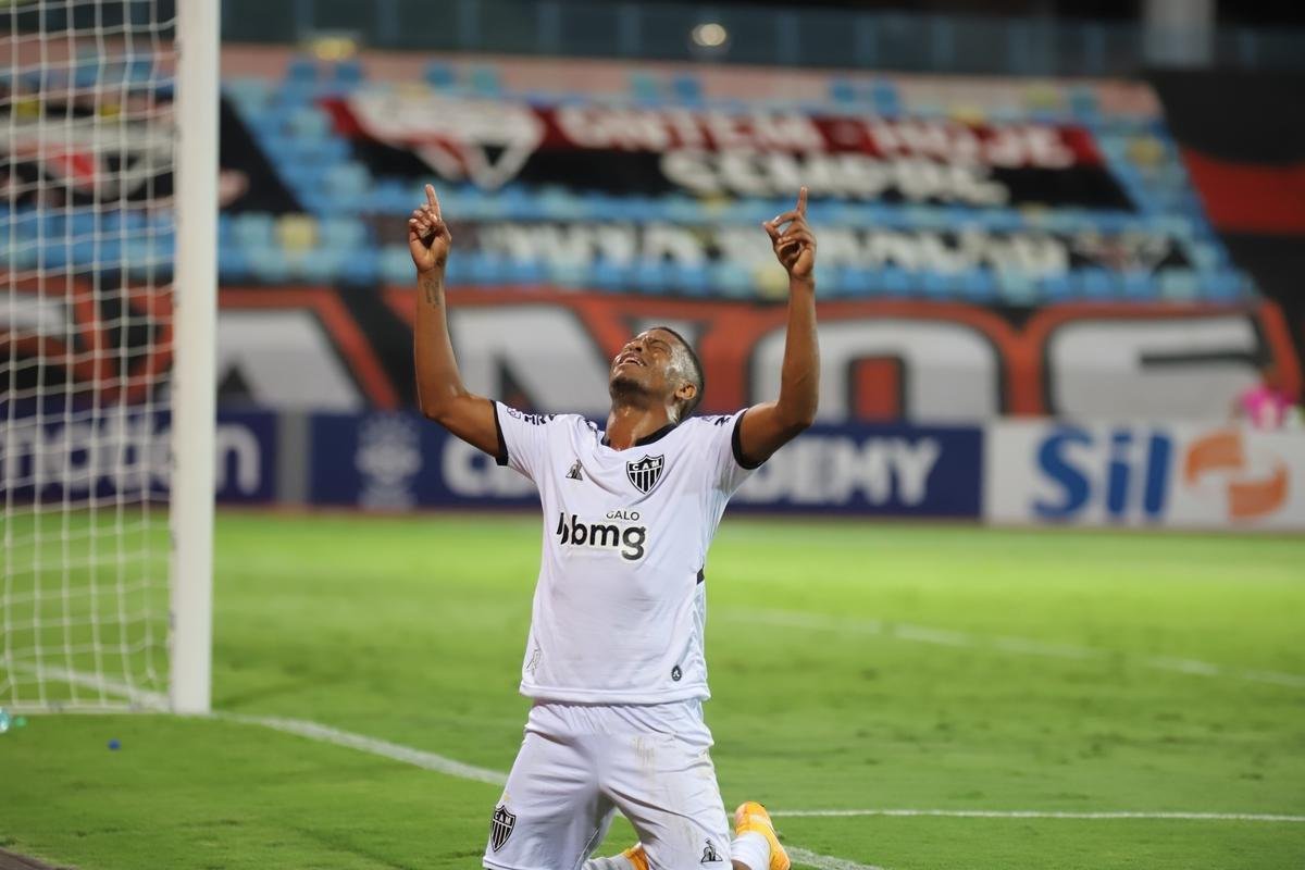 Atltico venceu Atltico-GO de virada, por 4 a 3, com gols de Keno (3) e Nathan; Com resultado, Galo assumiu liderana do Campeonato Brasileiro, com 21 pontos
