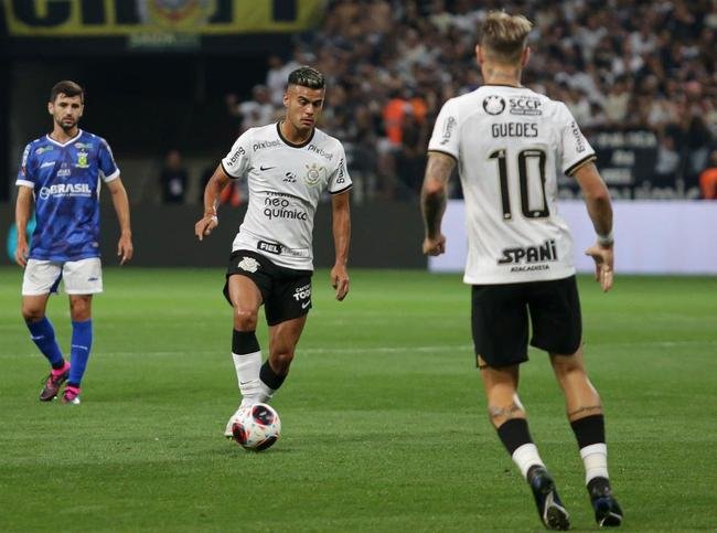 15 Corinthians - 12 jogos, com 6 vitrias, 4 empates e 2 derrotas (61,1% de aproveitamento)