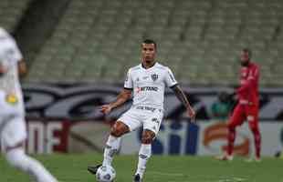 Bueno - zagueiro esteve em campo em um jogo e foi reserva em outros trs