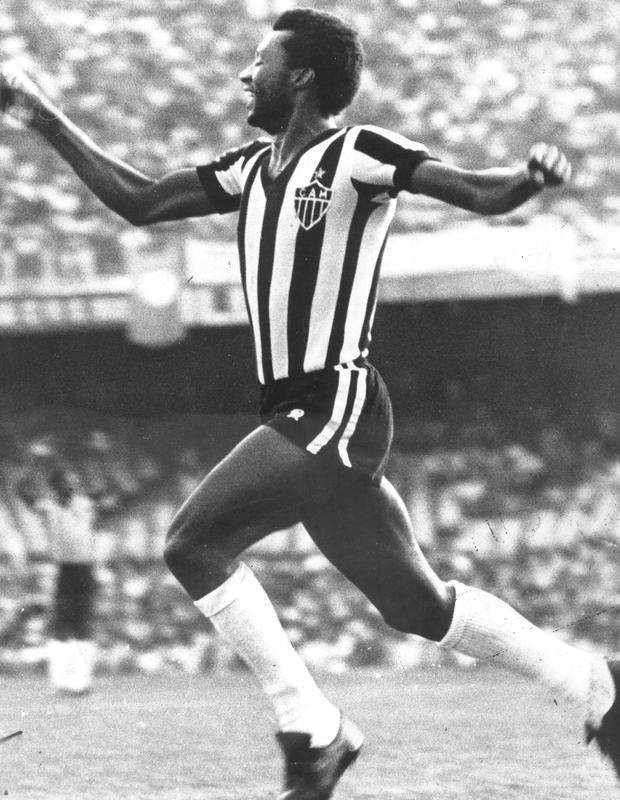 Danival - 300 jogos - Foi um volante revelado nas categorias de base do Atltico. Chegou ao grupo principal em 1970 e permaneceu at o incio de 1972, quando foi emprestado ao Nacional de Manaus. Em 1973, voltou ao Galo e jogou at 1978. Em 300 partidas disputadas com a camisa alvinegra, marcou 59 gols e conquistou 6 ttulos