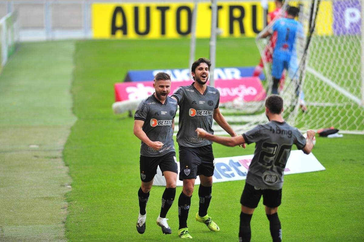 Fotos do jogo entre Atltico e Tombense, neste sbado, pela semifinal do Campeonato Mineiro