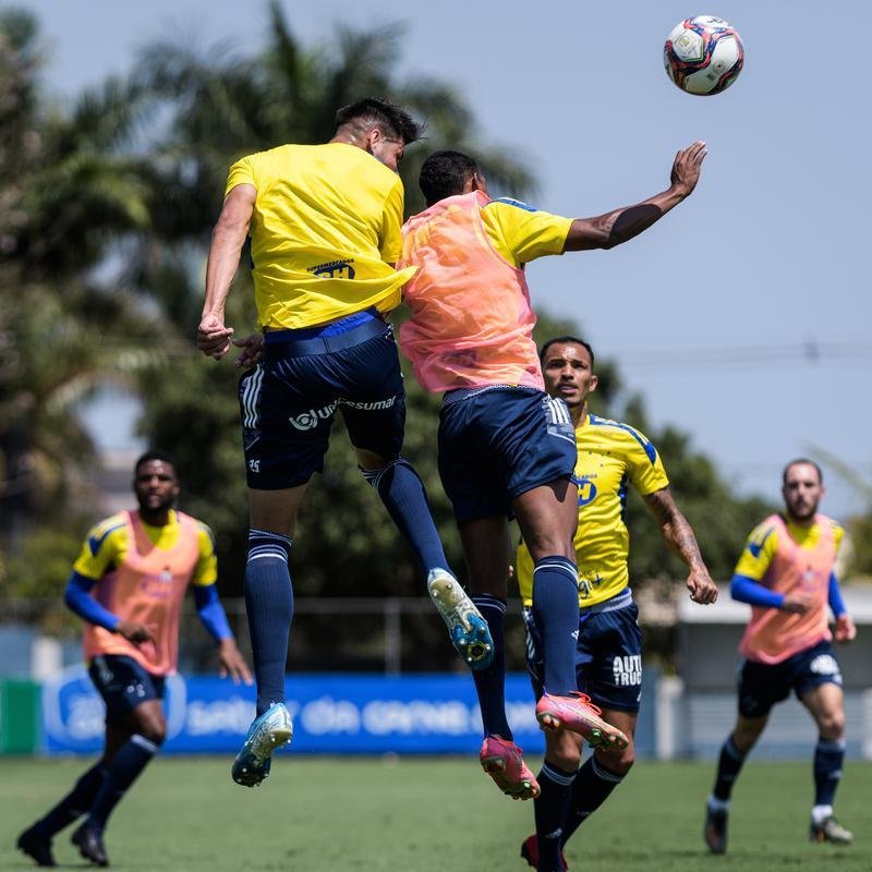 Treino acometeu em clima de descontrao no fechamento da preparao para o jogo deste domingo  