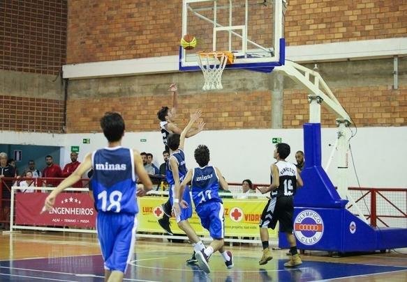 Fotos da decisão do Brasileiro Sub-14 de Basquete, entre Minas e Ginástico, no Olympico Club