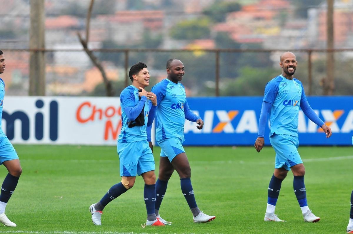 Cruzeiro iniciou preparao para clssico contra o Atltico com reservas em campo na Toca da Raposa II