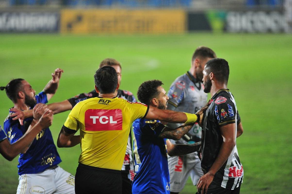 Cruzeiro teve gol anulado no fim, marcado por Marcelo Moreno, e acabou ficando no empate por 1 a 1 com o Operrio, na Arena do Jacar, em Sete Lagoas.