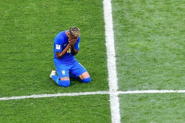 Neymar chorou após marcar o segundo gol do Brasil na vitória por 2 a 0 sobre a Costa Rica