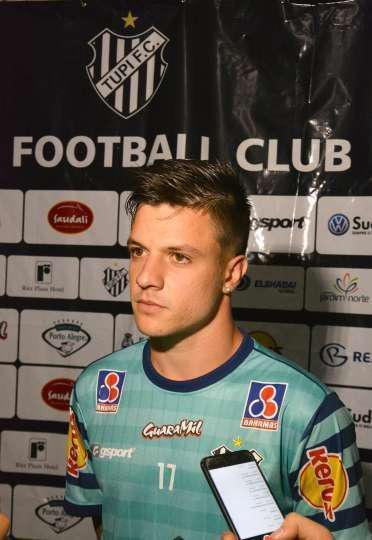 Renato Kayzer - embora tenha feito boa Srie B pelo Atltico-GO, com sete gols e duas assistncias em 33 jogos, ainda tem avaliao baixa no mercado, de 'apenas' 100 mil euros (R$ 442 mil). O Cruzeiro j tomou a deciso de emprest-lo novamente em 2019.