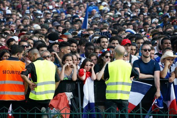 Franceses lotaram ruas de Paris e região da Torre Eiffel durante a decisão da Copa do Mundo