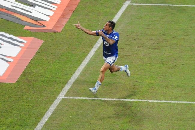 Fotos do jogo entre Cruzeiro e CRB, no Mineiro, em Belo Horizonte, pela 11 rodada da Srie B do Brasileiro