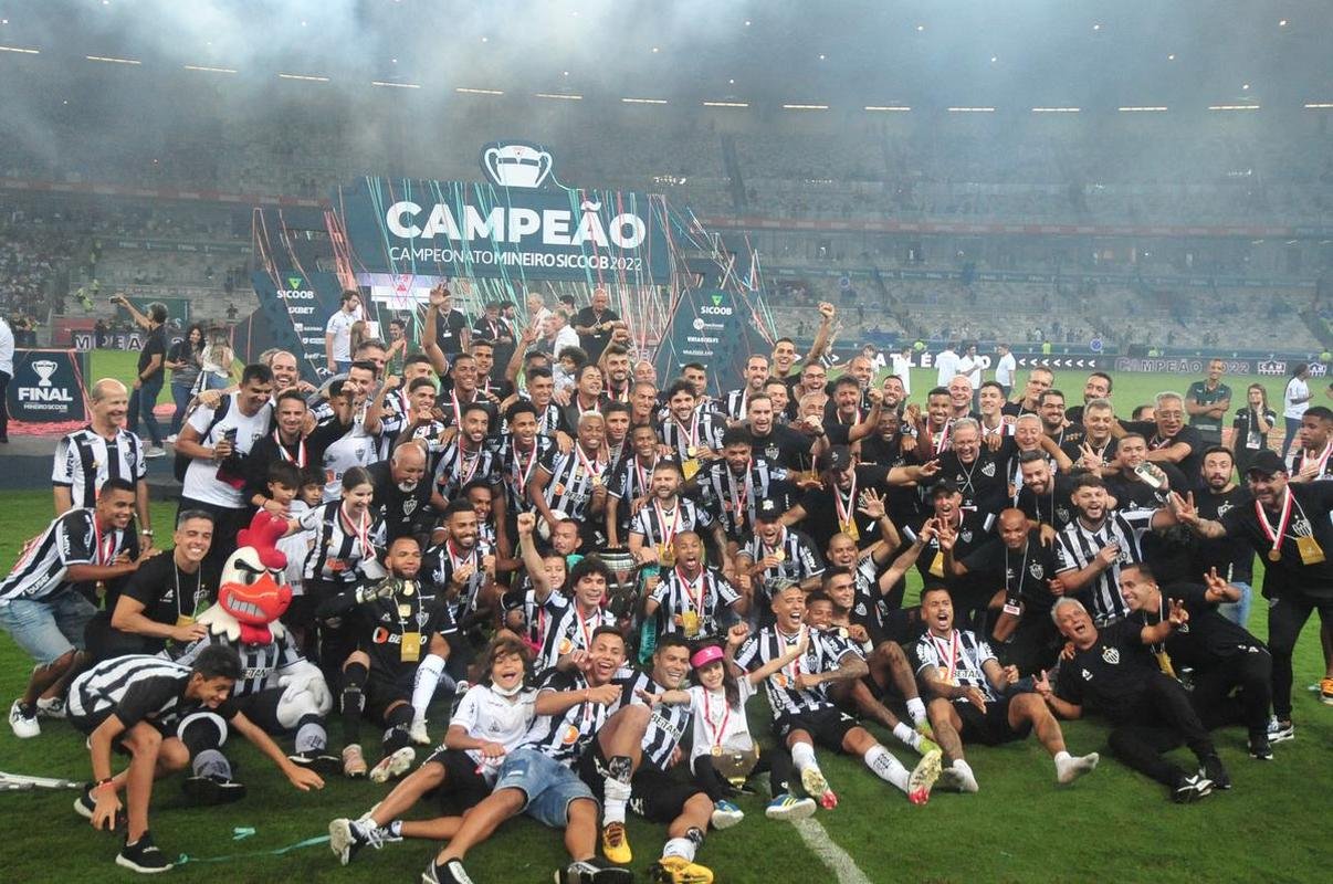 Festa do Atltico no Mineiro pela conquista do tricampeonato mineiro. Galo derrotou o Cruzeiro por 3 a 1 na final nica do estadual. Gols foram de Hulk (2) e Nacho