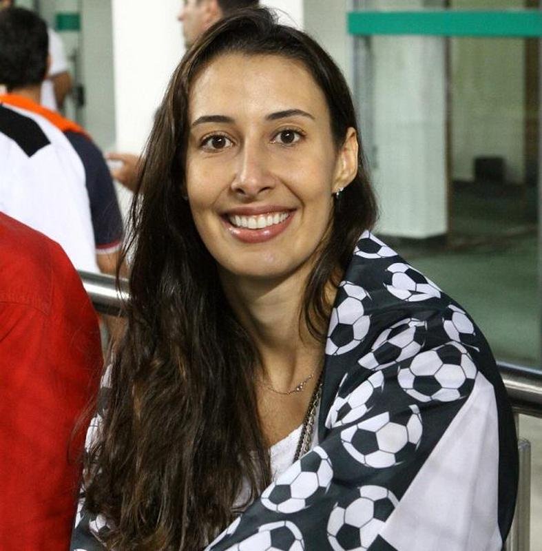 Sheilla - ex-jogadora de vlei , 38 anos: 