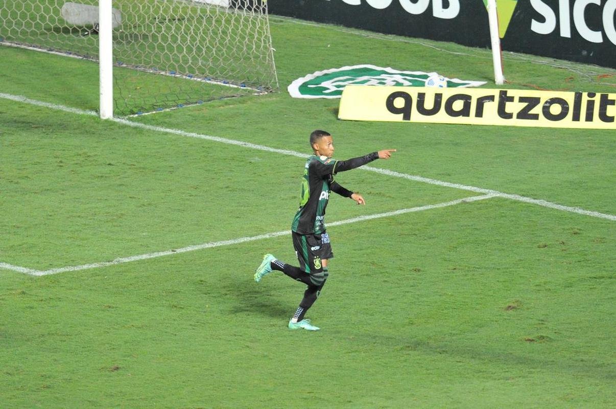 Fotos da vitria do Amrica sobre a Chapecoense, por 3 a 0, no Independncia, pela 35 rodada do Campeonato Brasileiro