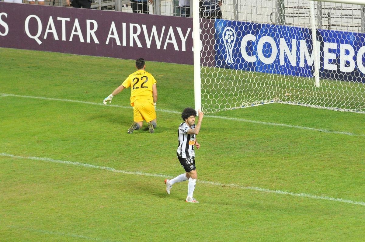 Depois de vitria do Atltico por 1 a 0 no tempo normal, Victor pegou trs pnaltis do Unin La Calera e levou o time alvinegro s oitavas de final da Sul-Americana