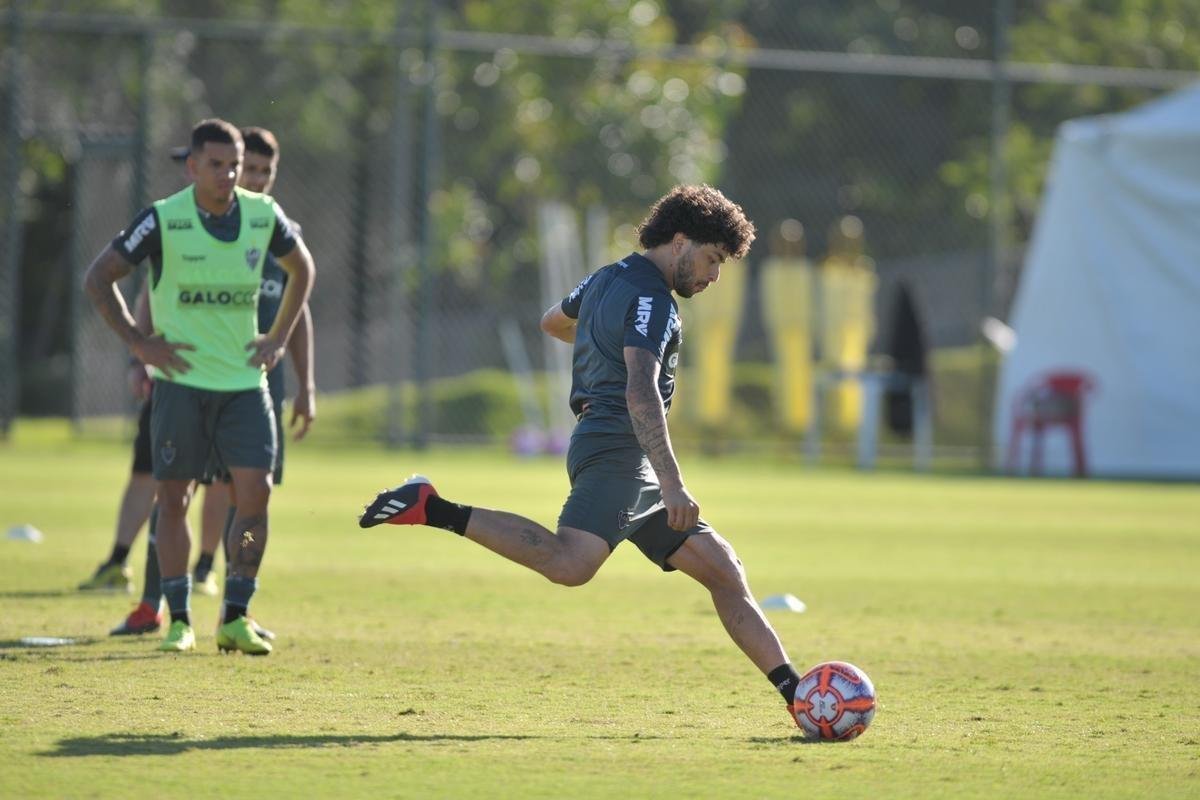 Veja fotos do treino do Atltico