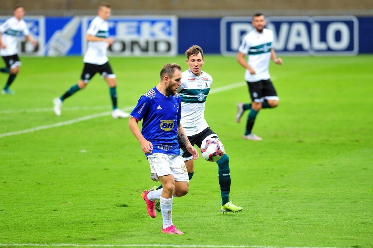 Fotos do jogo entre Cruzeiro e Coritiba, no Mineiro, em Belo Horizonte, pela nona rodada da Srie B do Campeonato Brasileiro de 2021