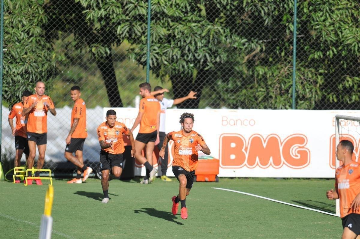 Fotos do treino do Atltico nesta quarta-feira na Cidade do Galo. Time dirigido por James Freitas se prepara para o clssico de sbado, s 19h, no Mineiro, pelo Mineiro