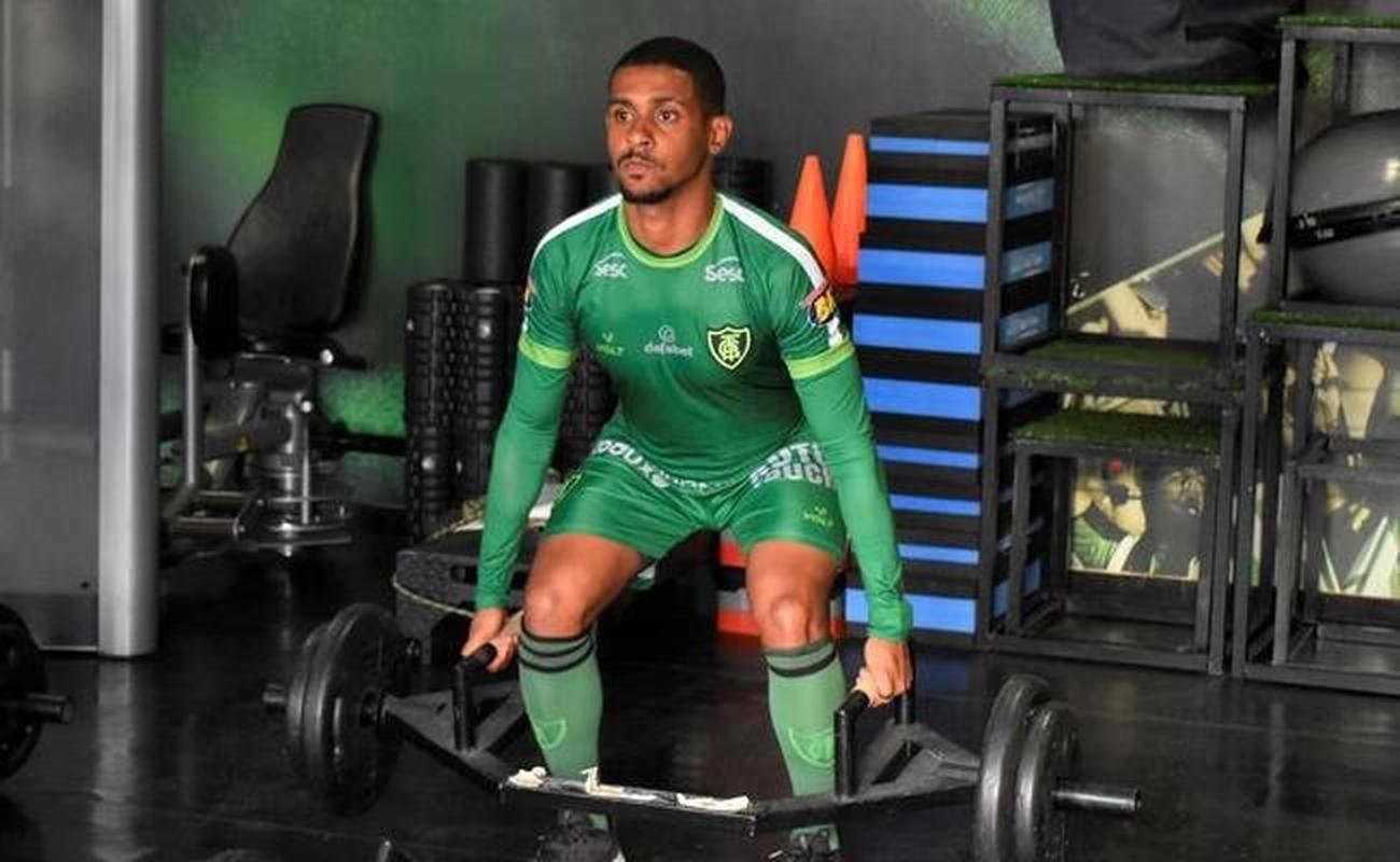 O jovem meio-campista Ramon, de 23 anos, no permanecer no Amrica para a prxima temporada. O jogador, emprestado pelo Internacional, ir defender as cores do Atltico-GO em 2022