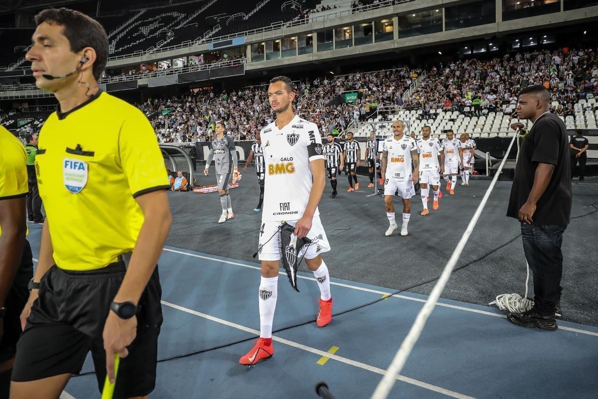 Fotos do duelo entre Botafogo e Atltico, no Estdio Nilton Santos, no Rio, pela ida das oitavas de final da Copa Sul-Americana