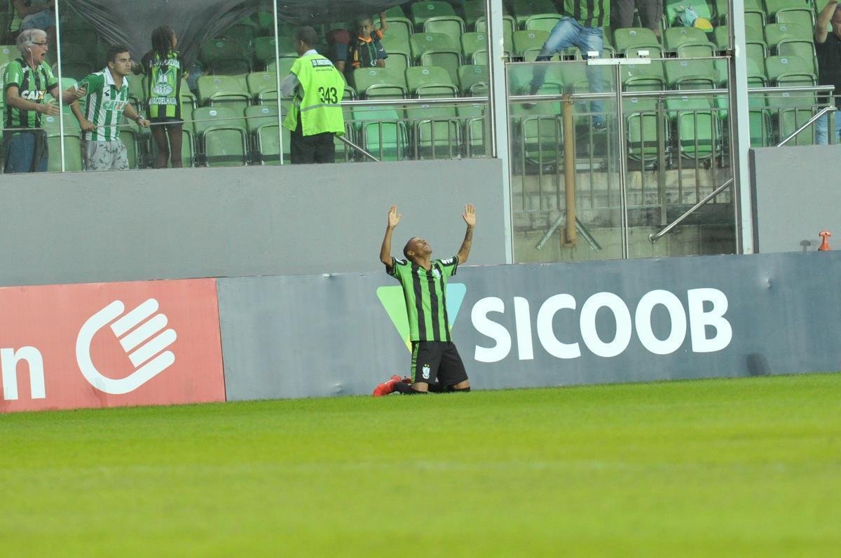 Amrica chegou ao gol no segundo tempo, em chute cruzado de Ademir: 1 a 0
