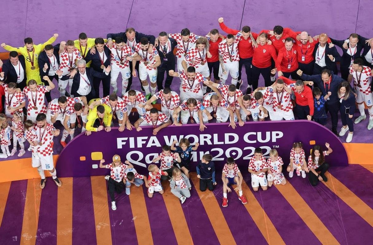 Festa e premiao dos jogadores da Crocia pela conquista do terceiro lugar na Copa do Mundo de 2022, no Catar. Time croata venceu o Marrocos por 2 a 1 neste sbado (17), no Estdio Internacional Khalifa, em Doha