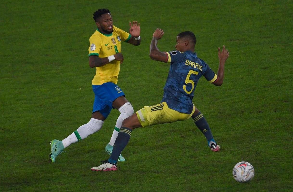 Brasil e Colmbia se enfrentaram no Estdio Nilton Santos, pelo Grupo B da Copa Amrica