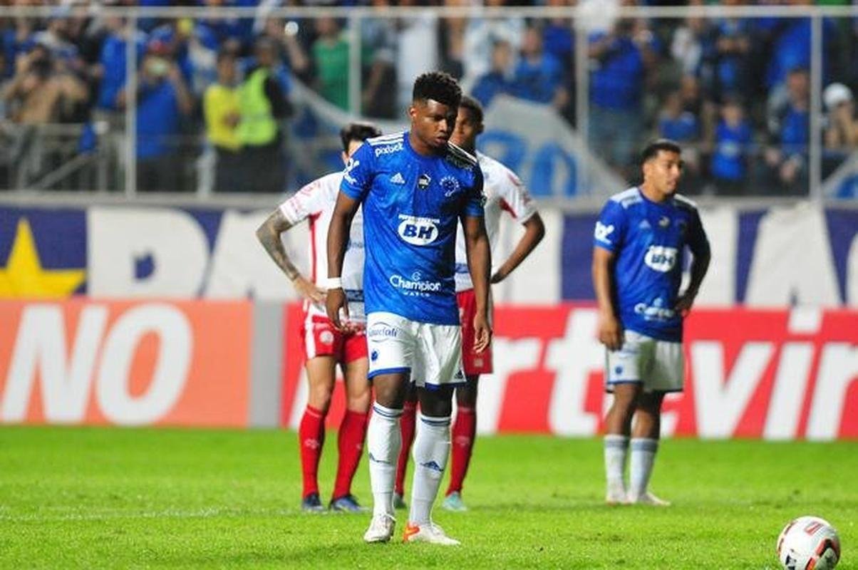 O Cruzeiro goleou o Nutico por 4 a 0 no Independncia, em Belo Horizonte, na 26 rodada da Srie B