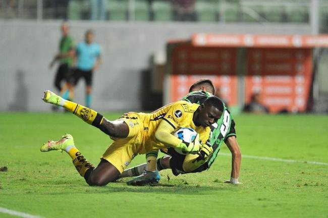 Fotos da derrota do Amrica para o Independiente del Valle, por 2 a 0, no Independncia, pelo Grupo D da Copa Libertadores