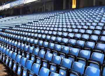 Homem não poderá frequentar estádios por três anos; Justiça inglesa se diz empenhada em enfrentar episódios de homofobia nos estádios