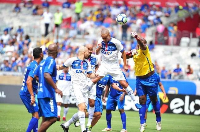 Cruzeiro: time campeo da Trplice Coroa de 2003 venceu equipe de masters por 2 a 1, neste domingo, em jogo festivo realizado no Mineiro
