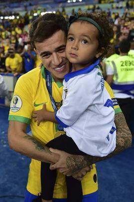 Seleção Brasileira derrota Peru por 3 a 1, conquista Copa América e ergue a taça no Maracanã; veja as fotos da festa do Brasil