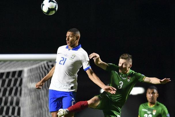 Seleção venceu com dois gols de Coutinho e um de Everton Cebolinha