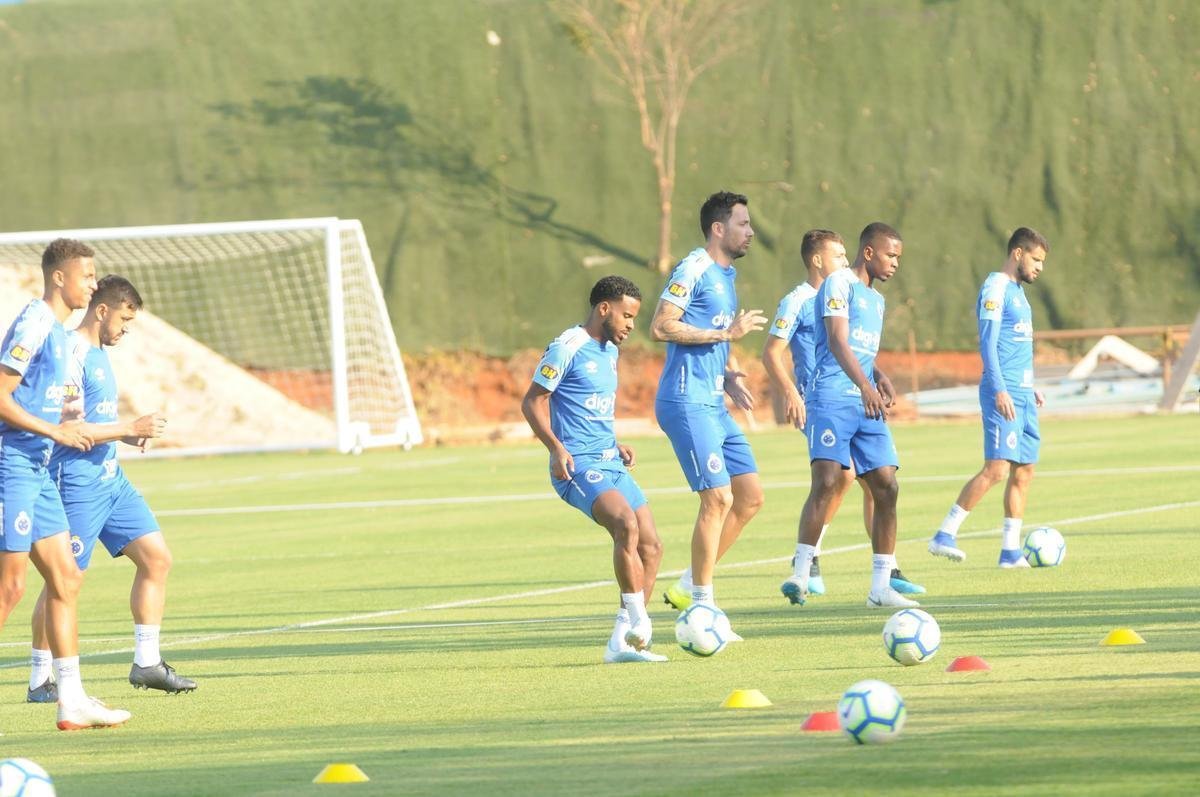 Galeria de fotos do treino do Cruzeiro nesta sexta-feira (6/9), na Toca da Raposa II