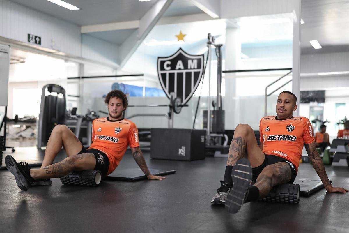 Aps a vitria por 2 a 1 sobre o Cuiab, neste domingo (24), pelo Campeonato Brasileiro, o elenco do Atltico se reapresentou e treinou na tarde desta segunda-feira (25), na Cidade do Galo, em Vespasiano. As atividades visaram o duelo de volta da semifinal da Copa do Brasil, contra o Fortaleza, que ocorrer na quarta-feira (27). Por ter vencido o jogo de ida por 4 a 0, no Mineiro, o Galo tem vaga encaminhada na deciso do principal torneio mata-mata do pas.