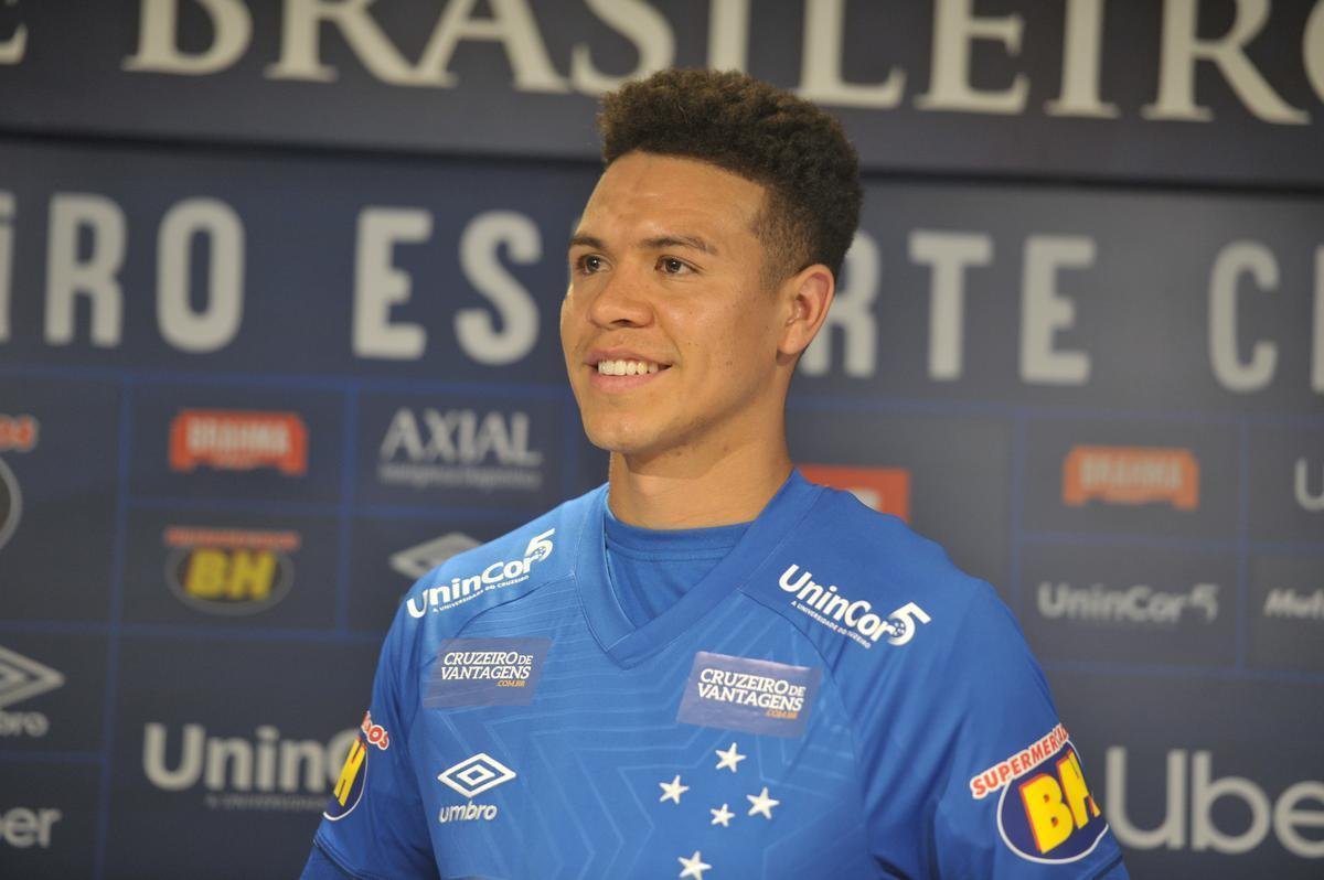 Fotos da apresentao de meia Marquinhos Gabriel no Cruzeiro (Alexandre Guzanshe/EM D.A Press)