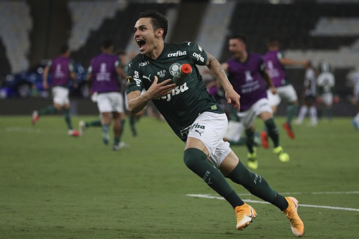 Festa do Palmeiras no Maracanã com a conquista do bicampeonato da Copa Libertadores sobre o Santos. Verdão venceu a decisão por 1 a 0 com gol do atacante Breno Lopes aos 53 do segundo tempo (AFP / Mauro Pimentel / Ricardo Moraes / Silvia Izquierdo)