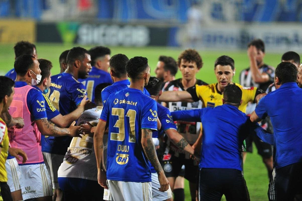 Cruzeiro teve gol anulado no fim, marcado por Marcelo Moreno, e acabou ficando no empate por 1 a 1 com o Operrio, na Arena do Jacar, em Sete Lagoas.