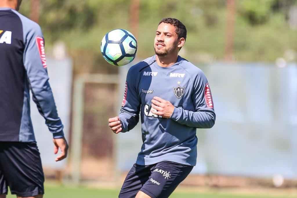 Galo fecha preparao para jogo contra o Grmio no CT do Internacional