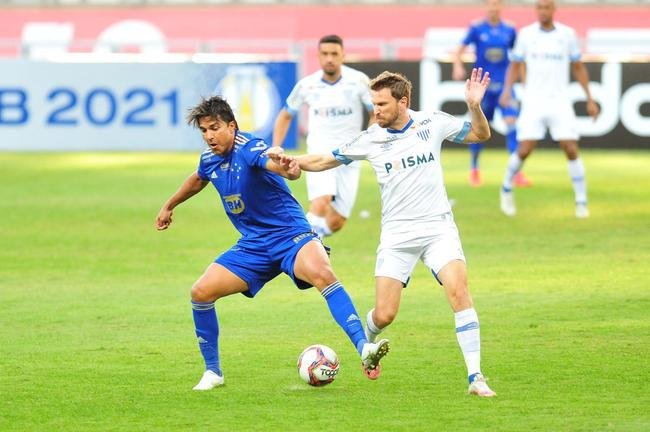 Com gols de Marcos Serrato e Renato (2), o Ava venceu o Cruzeiro por 3 a 0, neste sbado, no Mineiro, pela 12 rodada da Srie B