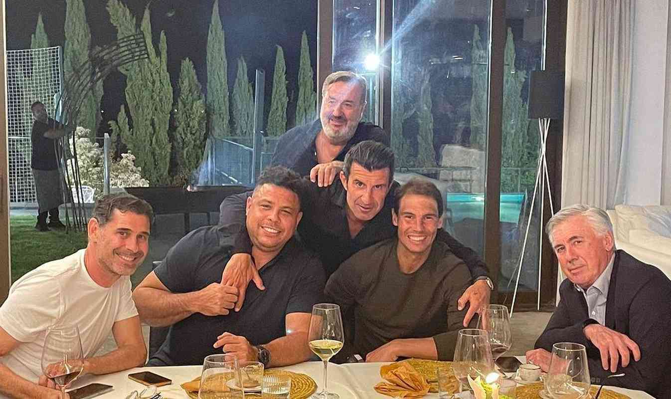 Jantar de Ronaldo em Madri com técnico Carlo Ancelotti, campeão espanhol pelo Real Madrid, e famosos, como Figo, Hierro e Nadal