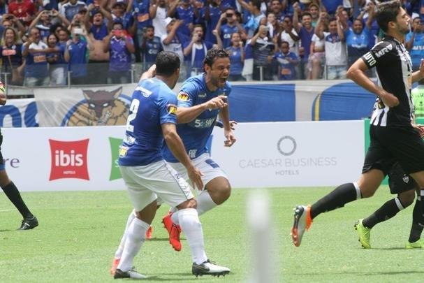 Fred abriu o placar para o Cruzeiro aos 15 minutos do segundo tempo em cobrana de pnalti