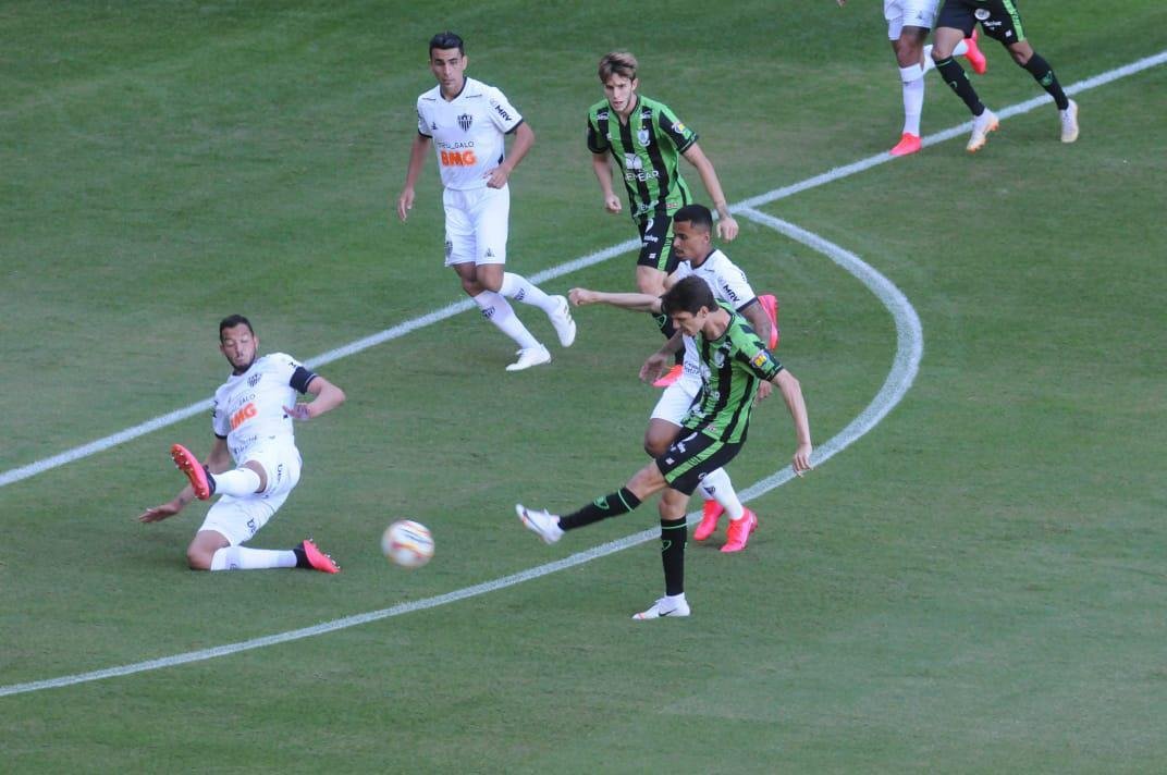 Fotos do clssico entre Amrica e Atltico, no Independncia, em Belo Horizonte, pela 10 rodada do Campeonato Mineiro. Jogo marcou o retorno dos dois rivais ao futebol em plena pandemia do novo coronavrus (Juarez Rodrigues/EM/DAPress)