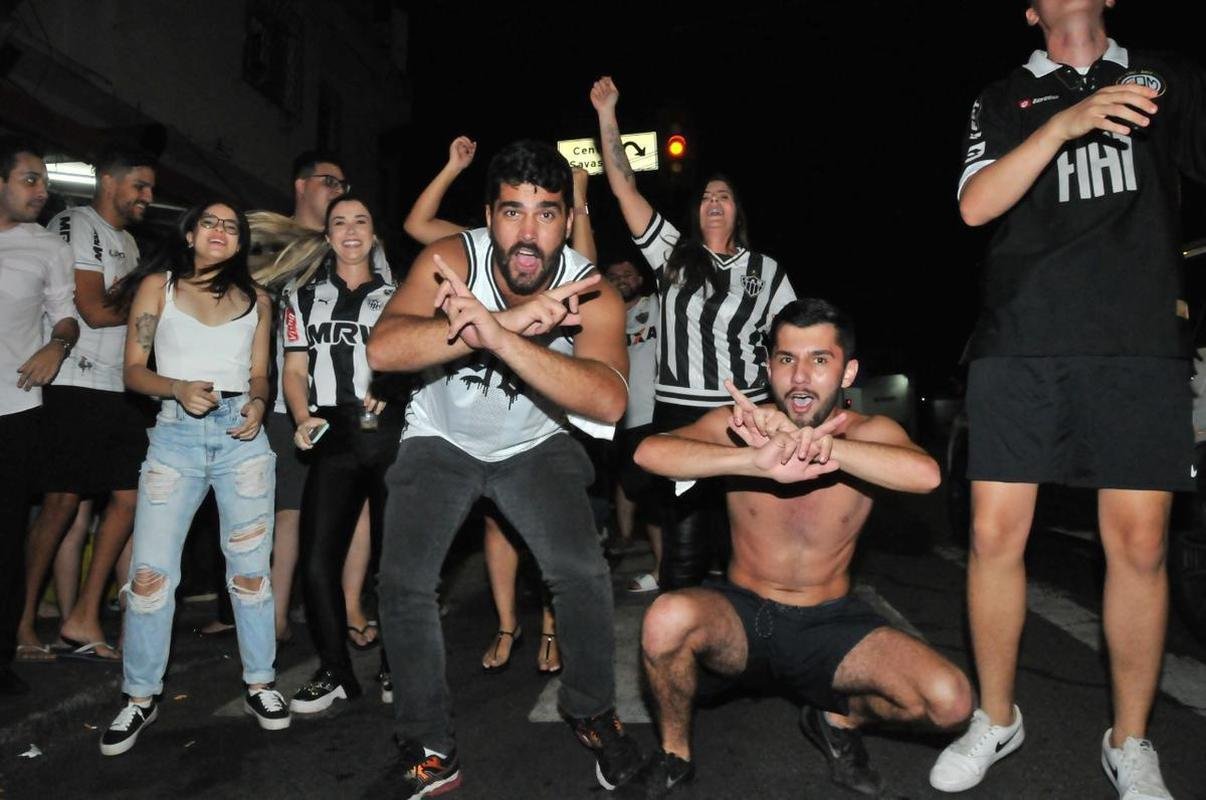 Torcedores do Galo comemoram classificao  final da Copa do Brasil no Bar do Salomo, tradicional reduto atleticano de Belo Horizonte