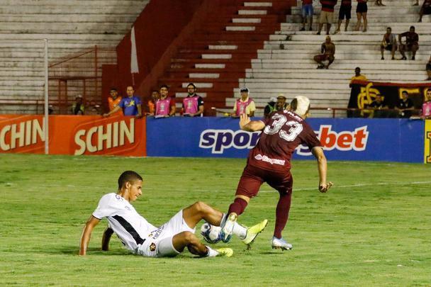 Em jogo bastante disputado, o Náutico levou a melhor no começo ao abrir o placar com o Zagueiro Ronaldo Alves logo aos sete minutos do primeiro tempo.
