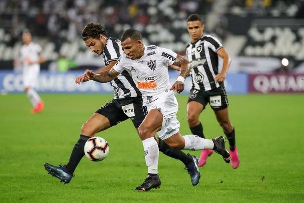 Fotos do duelo entre Botafogo e Atltico, no Estdio Nilton Santos, no Rio, pela ida das oitavas de final da Copa Sul-Americana