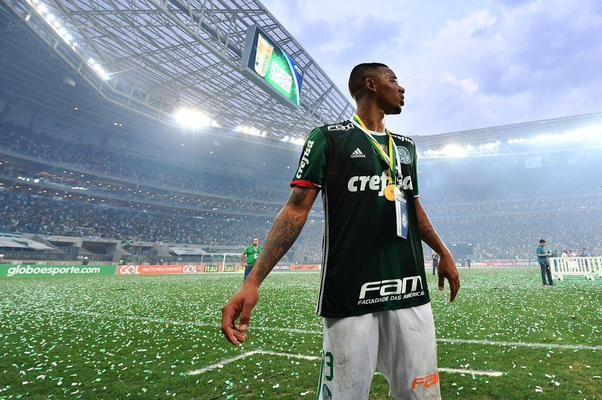 Palmeiras vence Chapecoense no Allianz Parque e conquista nono ttulo brasileiro. Dudu ergueu a taa