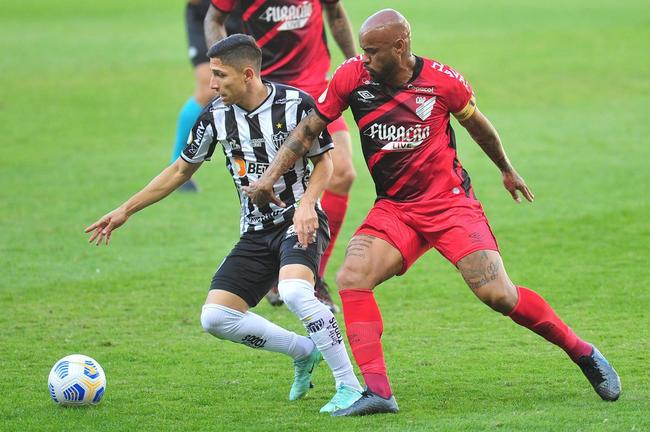 Imagens do confronto entre Atltico e Athletico-PR, vlido pela 14 rodada da Srie A do Campeonato Brasileiro