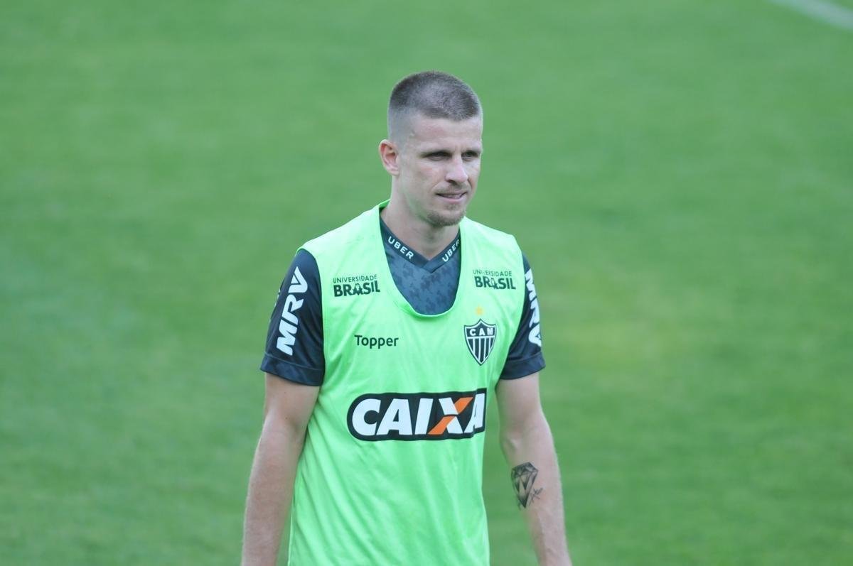 Zagueiro uruguaio Martn Rea treinou pela primeira vez com o elenco do Atltico na Cidade do Galo, j visando ao duelo de domingo, contra o Botafogo, no Rio, pelo Campeonato Brasileiro