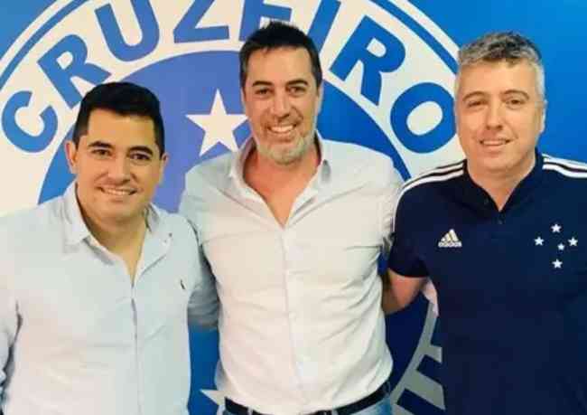 Meeting between Almendra's manager and Cruzeiro's board